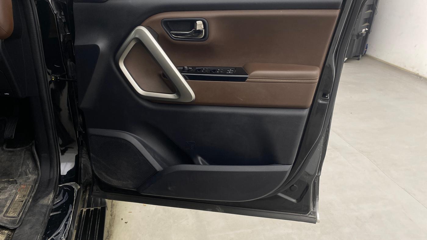 2025 Mahindra SCORPIO-N N Z8 S Petrol AT, Petrol, Automatic, 29,771 km, Driver Side Door Panels Control