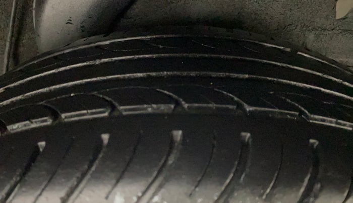 2014 Hyundai i20 SPORTZ 1.2, Petrol, Manual, 17,000 km, Left Rear Tyre Tread