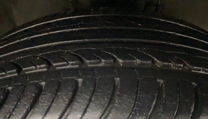 2014 Hyundai i20 SPORTZ 1.2, Petrol, Manual, 17,000 km, Right Front Tyre Tread