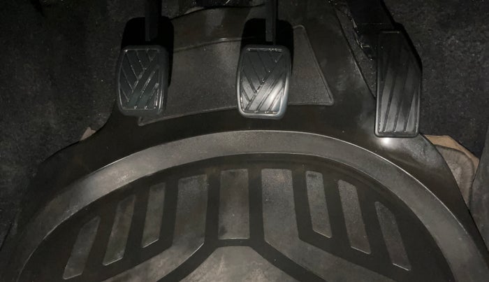 2023 Maruti Alto K10 VXI CNG, CNG, Manual, 30,607 km, Pedals