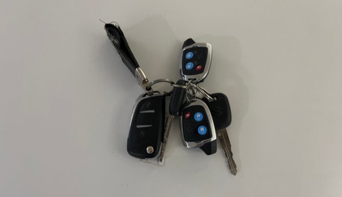 2023 Maruti Alto K10 VXI CNG, CNG, Manual, 30,607 km, Key Close Up