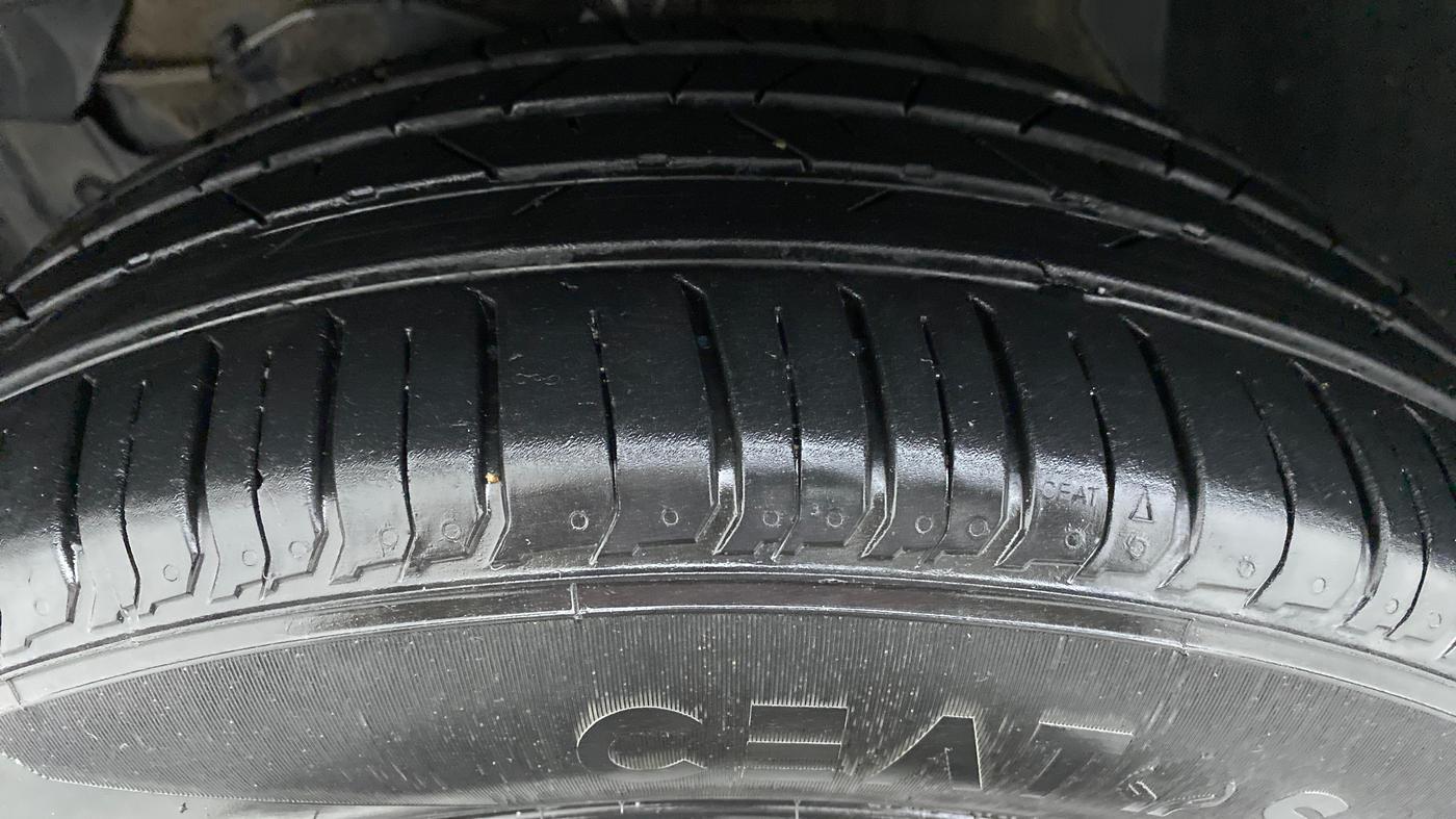 2017 Maruti Vitara Brezza ZDI, Diesel, Manual, 77,501 km, Left Front Tyre Tread