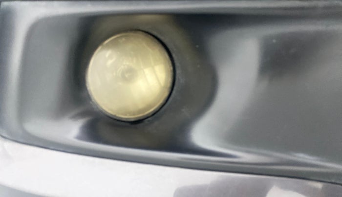 2017 Maruti Vitara Brezza ZDI, Diesel, Manual, 77,501 km, Right fog light - Faded