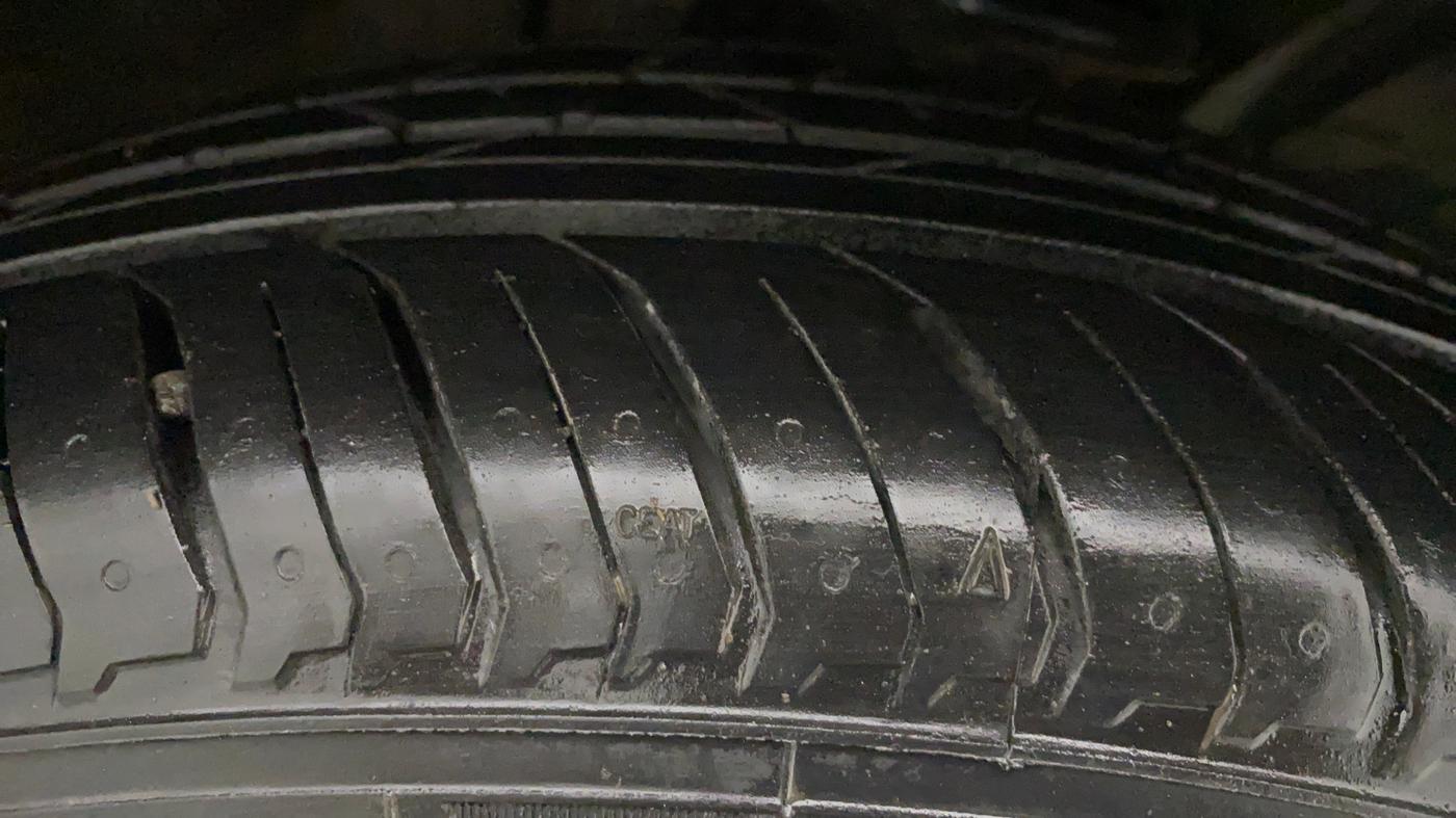 2021 Nissan MAGNITE XV PREMIUM TURBO CVT, Petrol, Automatic, 12,964 km, Right Rear Tyre Tread