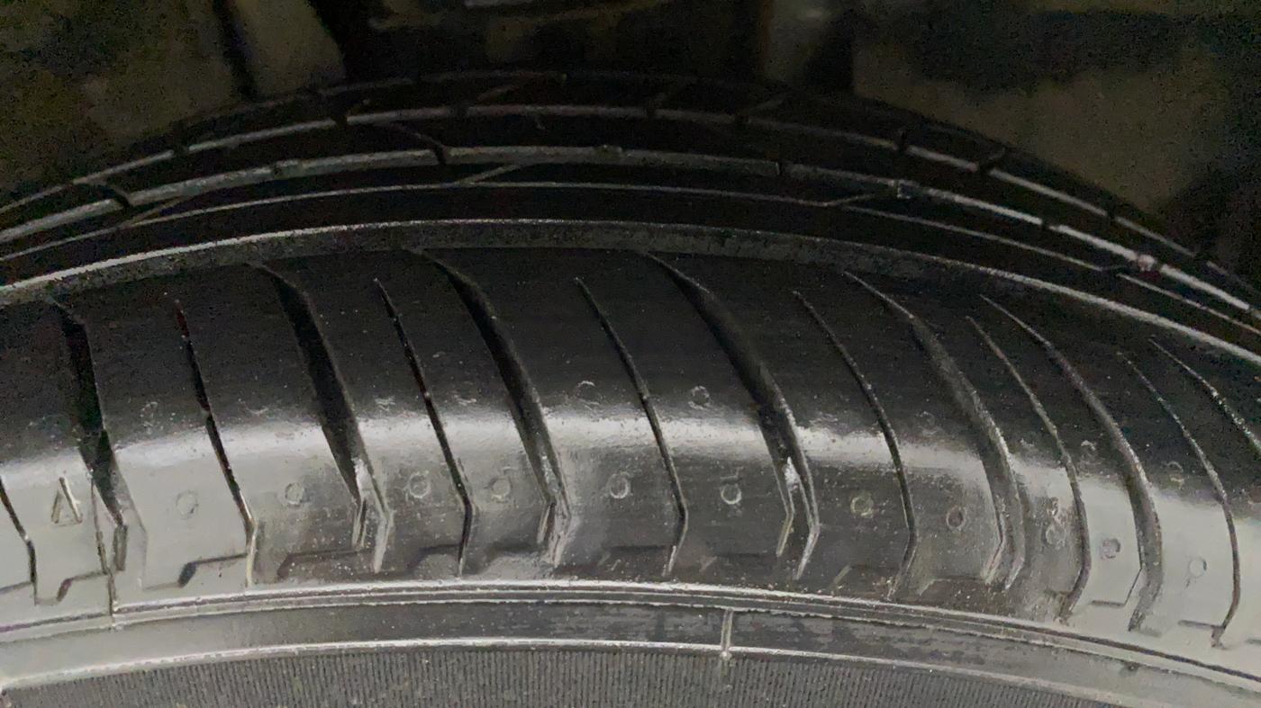 2021 Nissan MAGNITE XV PREMIUM TURBO CVT, Petrol, Automatic, 12,964 km, Right Front Tyre Tread