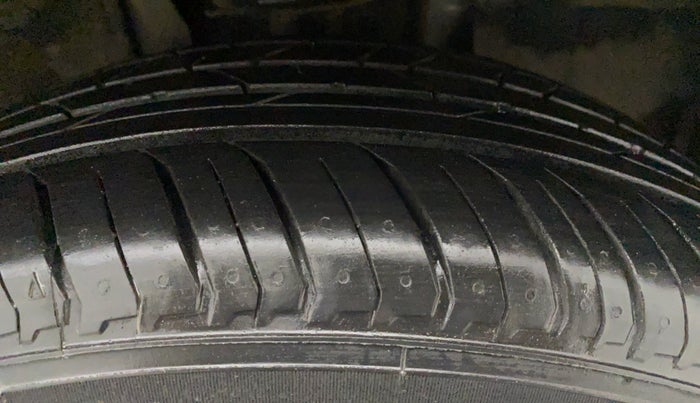 2021 Nissan MAGNITE XV PREMIUM TURBO CVT, Petrol, Automatic, 12,964 km, Right Front Tyre Tread