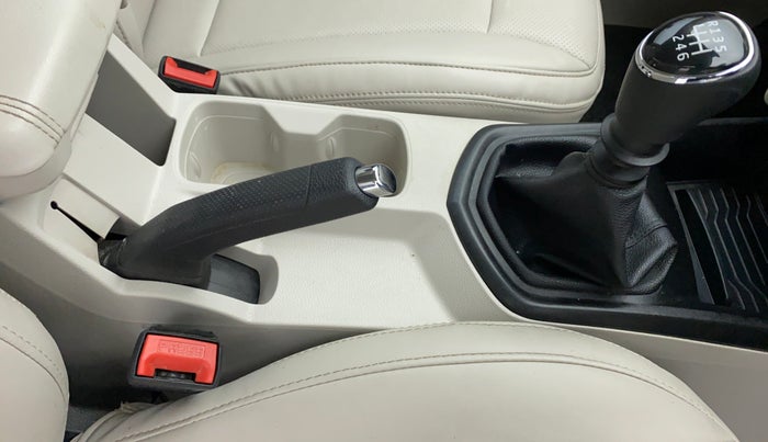 2020 Mahindra XUV300 1.2 W6 MT, Petrol, Manual, 21,466 km, Gear Lever