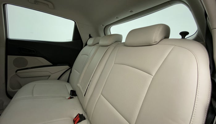 2020 Mahindra XUV300 1.2 W6 MT, Petrol, Manual, 21,466 km, Right Side Rear Door Cabin
