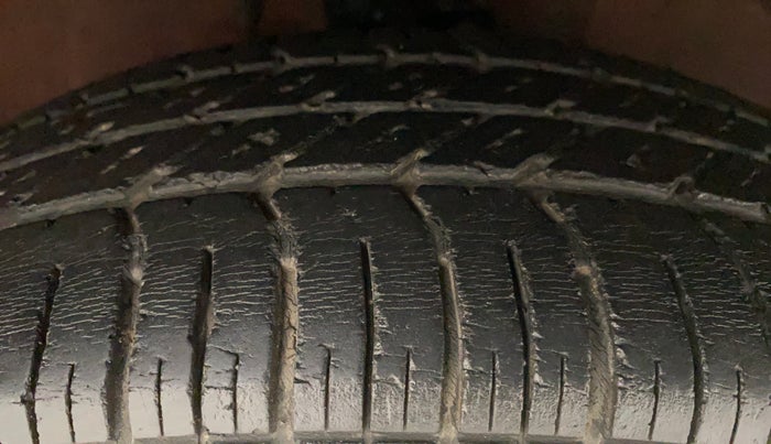 2013 Maruti Ritz VXI, Petrol, Manual, 34,971 km, Right Front Tyre Tread