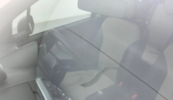 2013 Maruti Ritz VXI, Petrol, Manual, 34,971 km, Front windshield - Minor spot on windshield