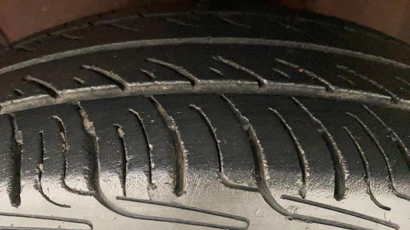 2013 Maruti Ritz VXI, Petrol, Manual, 34,971 km, Left Front Tyre Tread