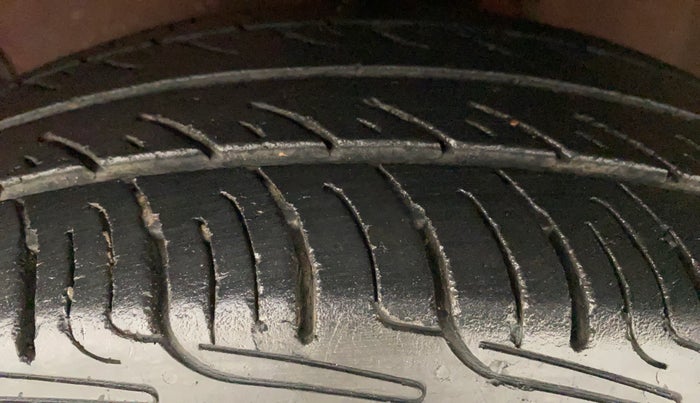 2013 Maruti Ritz VXI, Petrol, Manual, 34,971 km, Left Front Tyre Tread