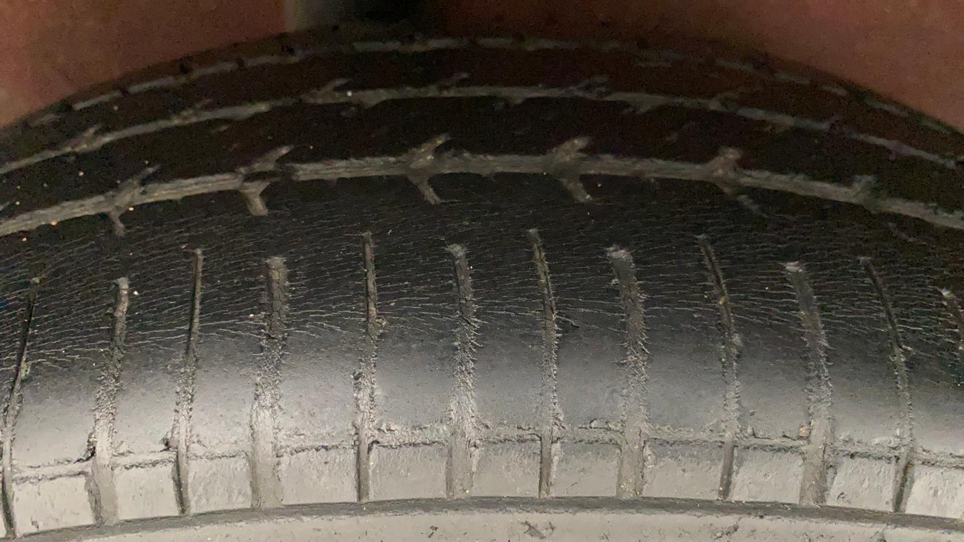 2013 Maruti Ritz VXI, Petrol, Manual, 34,971 km, Right Rear Tyre Tread