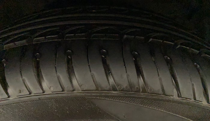 2014 Hyundai Xcent S AT 1.2 (O), Petrol, Automatic, 53,216 km, Left Front Tyre Tread