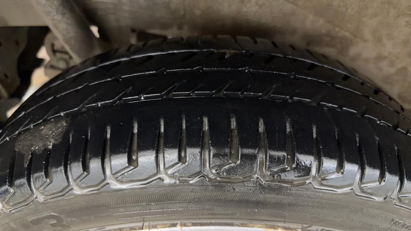 2014 Maruti Wagon R Stingray VXI, Petrol, Manual, 1,13,341 km, Right Rear Tyre Tread