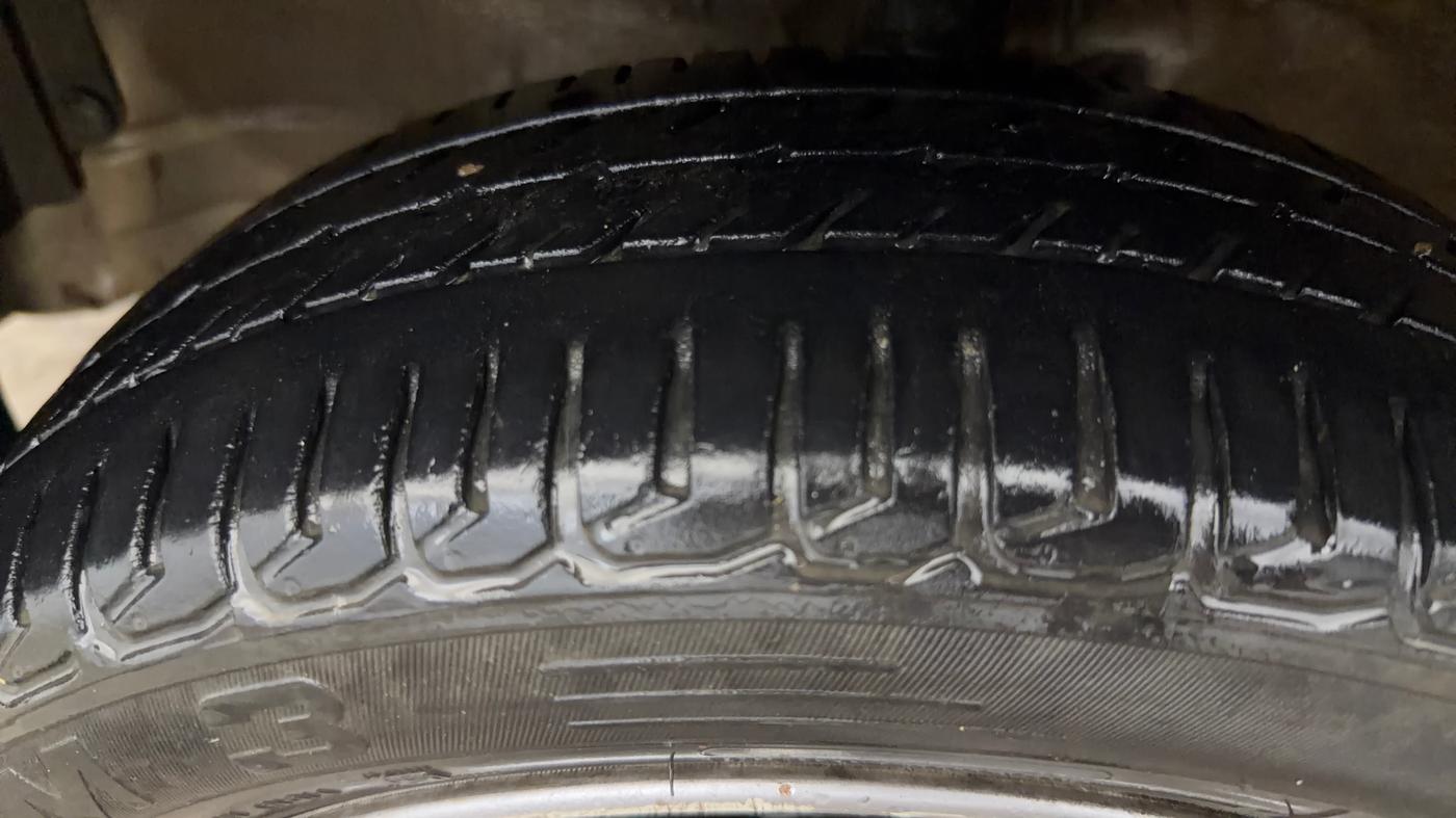 2014 Maruti Wagon R Stingray VXI, Petrol, Manual, 1,13,341 km, Left Front Tyre Tread