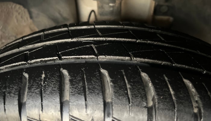 2024 Renault Kwid RXT 1.0 AMT, Petrol, Automatic, 18,999 km, Right Front Tyre Tread