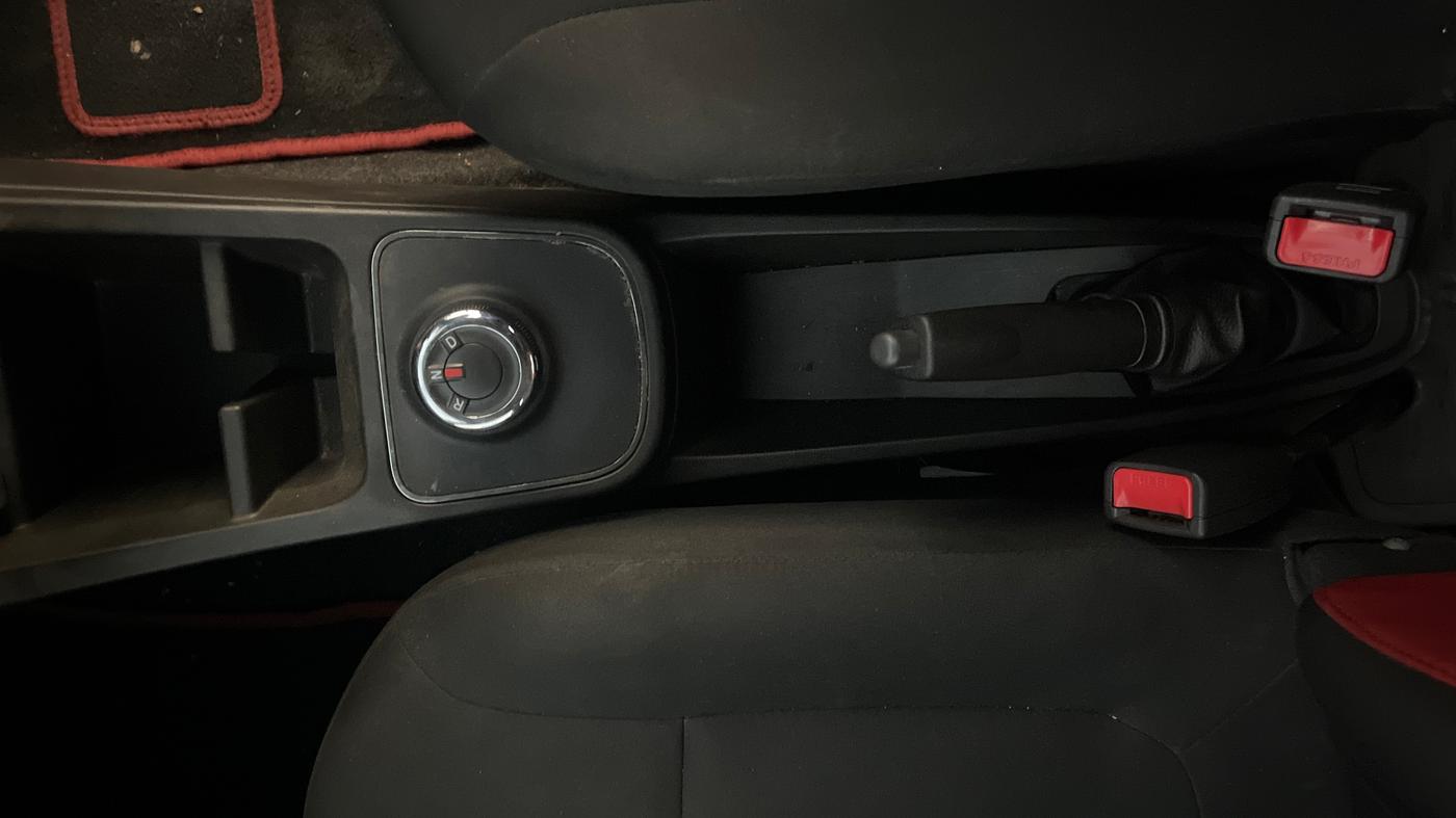 2024 Renault Kwid RXT 1.0 AMT, Petrol, Automatic, 18,999 km, Gear Lever