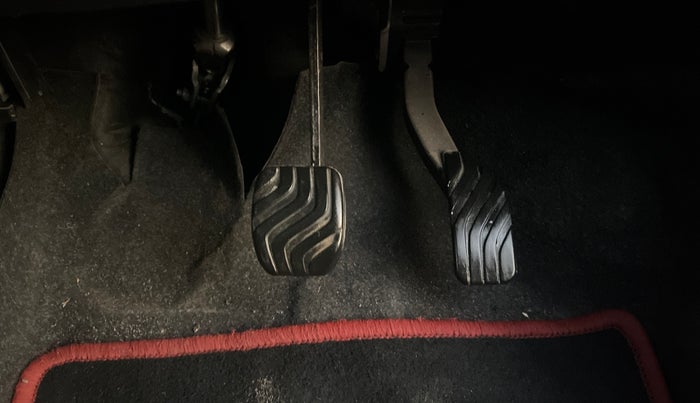 2024 Renault Kwid RXT 1.0 AMT, Petrol, Automatic, 18,999 km, Pedals