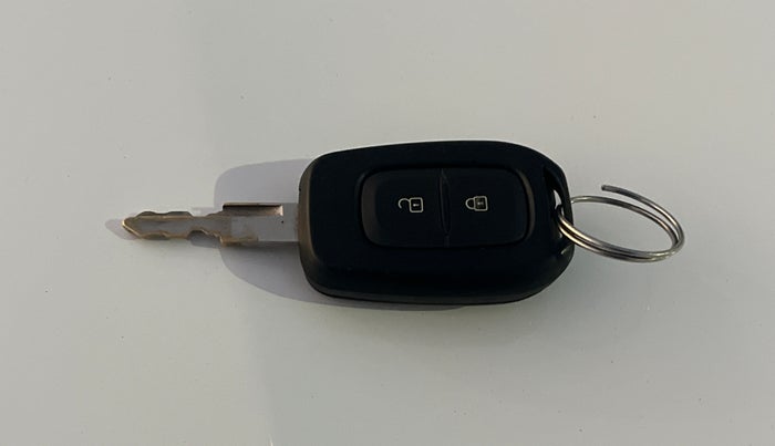 2024 Renault Kwid RXT 1.0 AMT, Petrol, Automatic, 18,999 km, Key Close Up