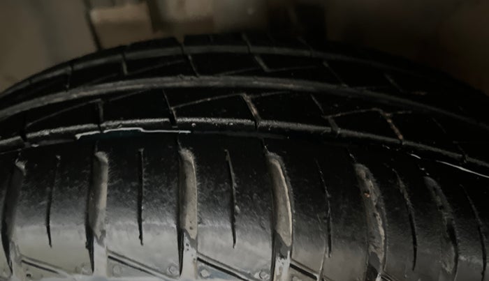 2024 Renault Kwid RXT 1.0 AMT, Petrol, Automatic, 18,999 km, Left Front Tyre Tread