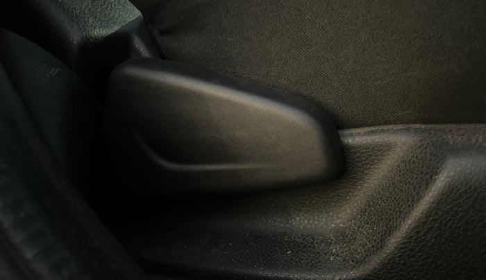 2024 Renault Kwid RXT 1.0 AMT, Petrol, Automatic, 18,999 km, Driver Side Adjustment Panel