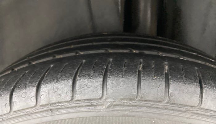 2020 Maruti Ciaz ALPHA 1.5 SHVS PETROL, Petrol, Manual, 54,797 km, Left Rear Tyre Tread