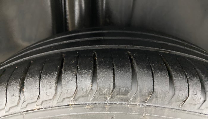 2020 Maruti Ciaz ALPHA 1.5 SHVS PETROL, Petrol, Manual, 54,797 km, Right Rear Tyre Tread