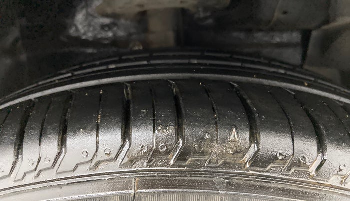 2020 Maruti Ciaz ALPHA 1.5 SHVS PETROL, Petrol, Manual, 54,797 km, Right Front Tyre Tread