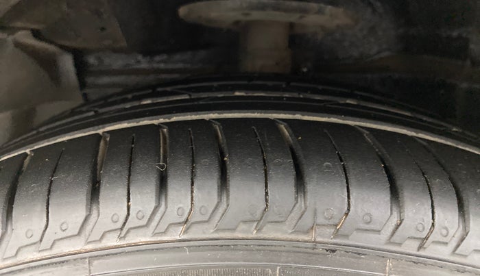 2020 Maruti Ciaz ALPHA 1.5 SHVS PETROL, Petrol, Manual, 54,797 km, Left Front Tyre Tread