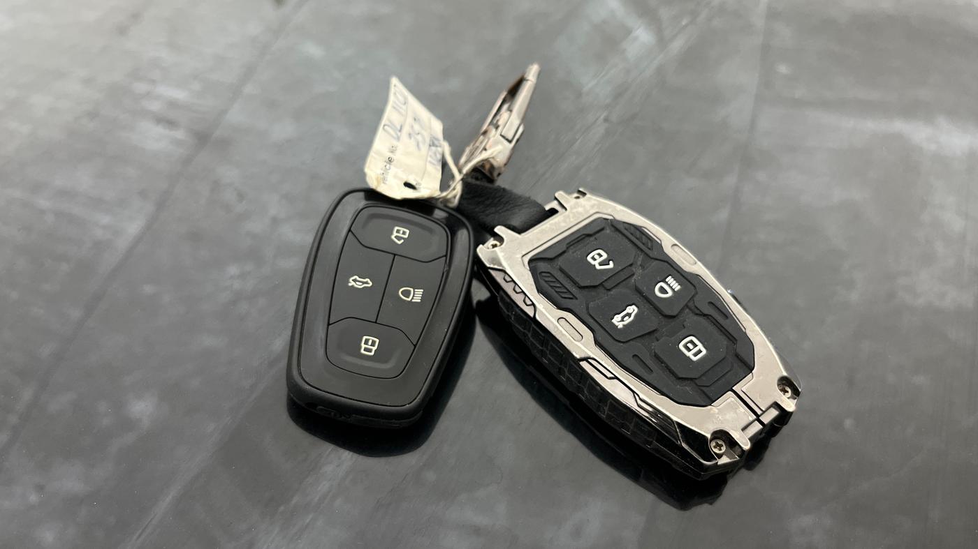 2022 Tata NEXON XZA PLUS PETROL DARK EDITION, CNG, Automatic, 67,935 km, Key Close Up