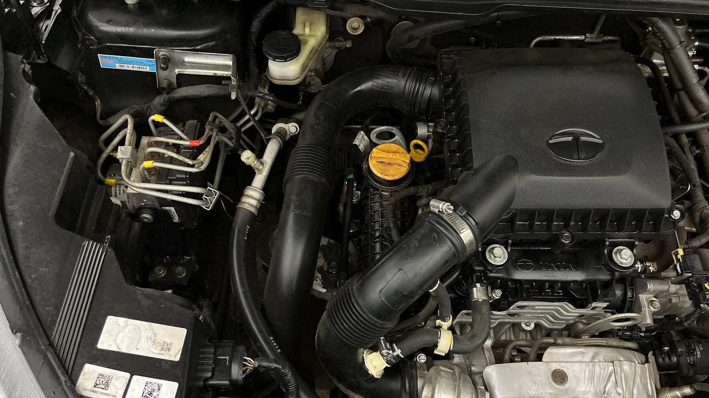 2022 Tata NEXON XZA PLUS PETROL DARK EDITION, CNG, Automatic, 67,935 km, Engine View - Right