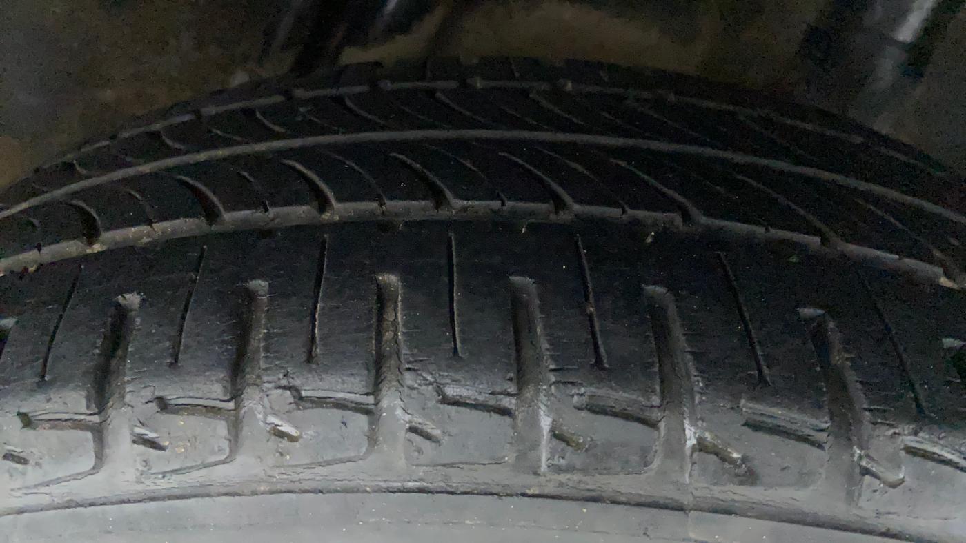 2012 Honda City 1.5L I-VTEC V AT SUNROOF, Petrol, Automatic, 1,11,965 km, Left Rear Tyre Tread