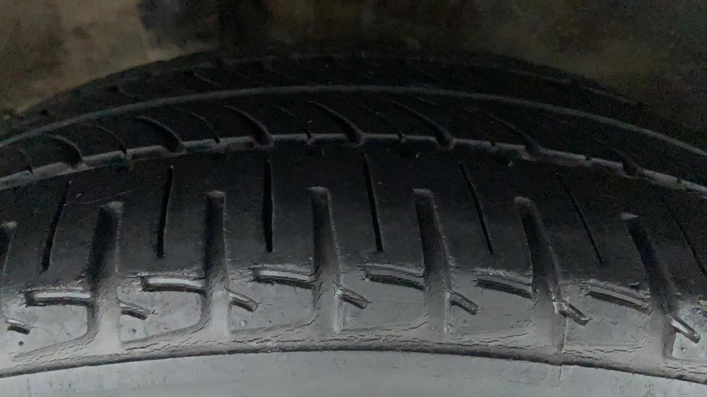 2012 Honda City 1.5L I-VTEC V AT SUNROOF, Petrol, Automatic, 1,11,965 km, Right Rear Tyre Tread