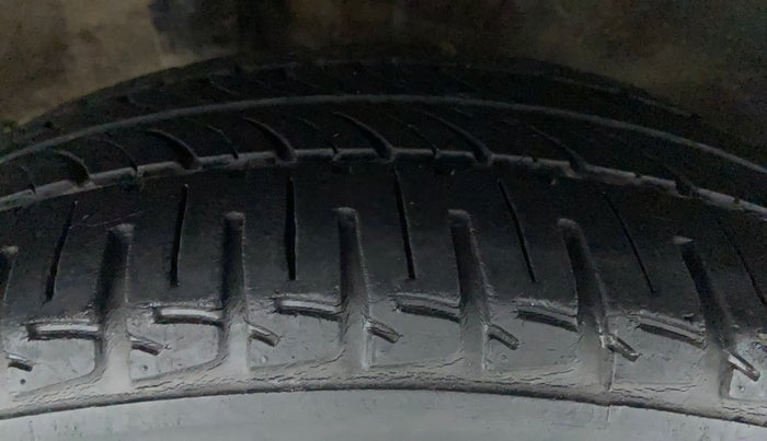 2012 Honda City 1.5L I-VTEC V AT SUNROOF, Petrol, Automatic, 1,11,965 km, Right Rear Tyre Tread