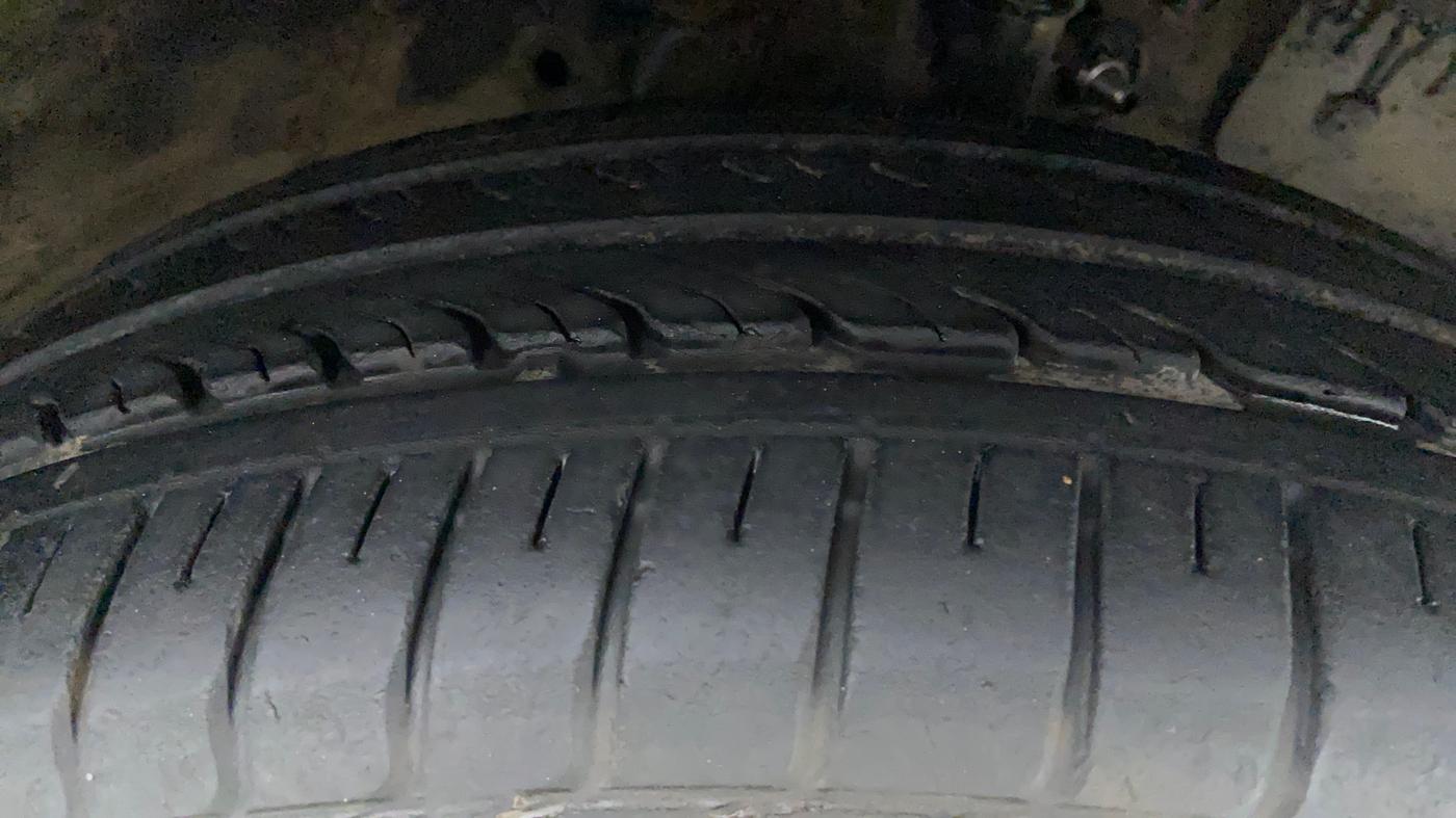 2012 Honda City 1.5L I-VTEC V AT SUNROOF, Petrol, Automatic, 1,11,965 km, Right Front Tyre Tread