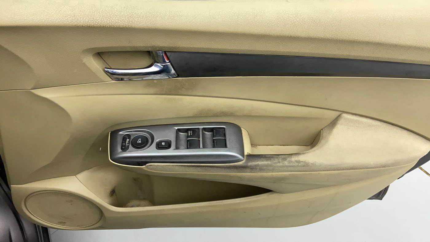 2012 Honda City 1.5L I-VTEC V AT SUNROOF, Petrol, Automatic, 1,11,965 km, Driver Side Door Panels Control