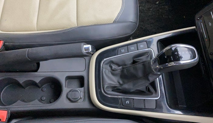 2022 Skoda SLAVIA STYLE 1.5L TSI DSG, Petrol, Automatic, 87,010 km, Gear Lever