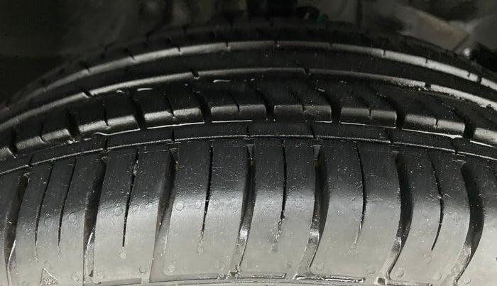 2021 Renault Duster RXZ CVT 1.3 TURBO, Petrol, Automatic, 10,333 km, Right Front Tyre Tread