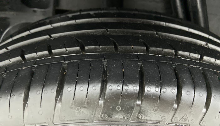 2021 Renault Duster RXZ CVT 1.3 TURBO, Petrol, Automatic, 10,333 km, Right Rear Tyre Tread