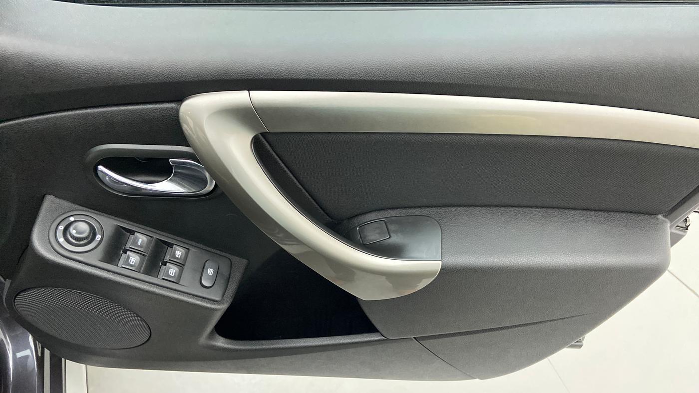 2021 Renault Duster RXZ CVT 1.3 TURBO, Petrol, Automatic, 10,333 km, Driver Side Door Panels Control