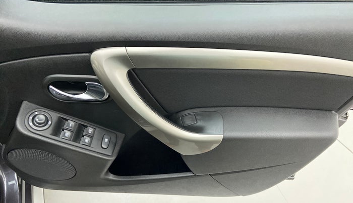 2021 Renault Duster RXZ CVT 1.3 TURBO, Petrol, Automatic, 10,333 km, Driver Side Door Panels Control