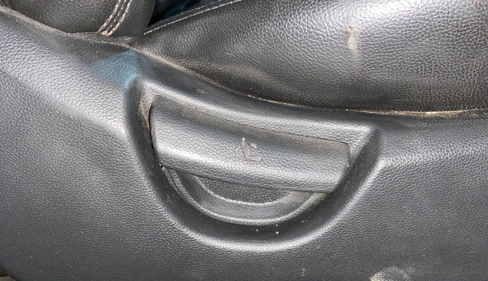 2014 Hyundai Grand i10 SPORTZ 1.2 KAPPA VTVT, Petrol, Manual, 1,00,120 km, Driver Side Adjustment Panel