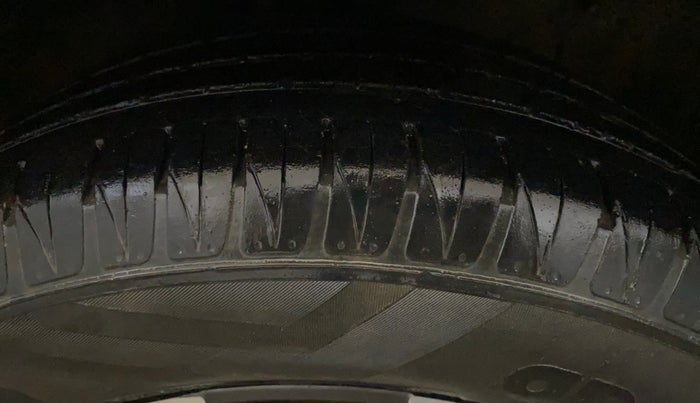 2022 KIA SONET HTK 1.2, Petrol, Manual, 98,946 km, Left Front Tyre Tread