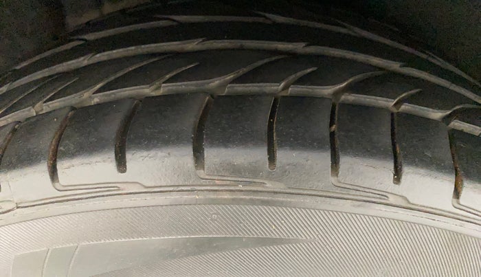 2014 Volkswagen Jetta HIGHLINE TDI AT, Diesel, Automatic, 93,358 km, Right Rear Tyre Tread