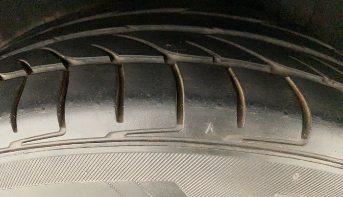 2014 Volkswagen Jetta HIGHLINE TDI AT, Diesel, Automatic, 93,358 km, Left Rear Tyre Tread