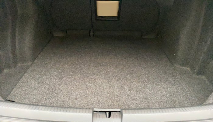 2014 Volkswagen Jetta HIGHLINE TDI AT, Diesel, Automatic, 93,358 km, Boot Inside