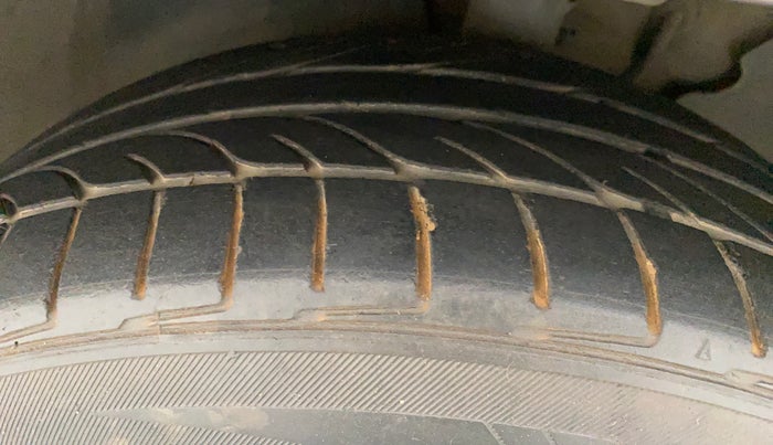 2014 Volkswagen Jetta HIGHLINE TDI AT, Diesel, Automatic, 93,358 km, Left Front Tyre Tread