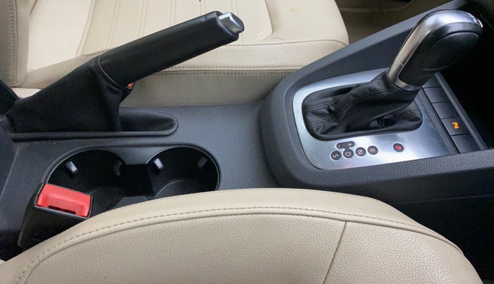 2014 Volkswagen Jetta HIGHLINE TDI AT, Diesel, Automatic, 93,358 km, Gear Lever