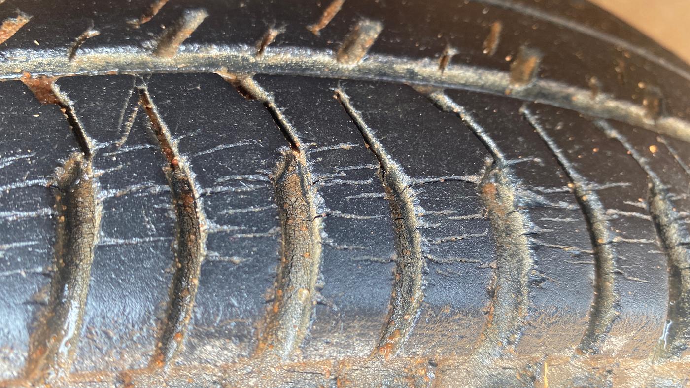 2015 Maruti Alto K10 VXI AMT, Petrol, Automatic, 45,256 km, Left Front Tyre Tread